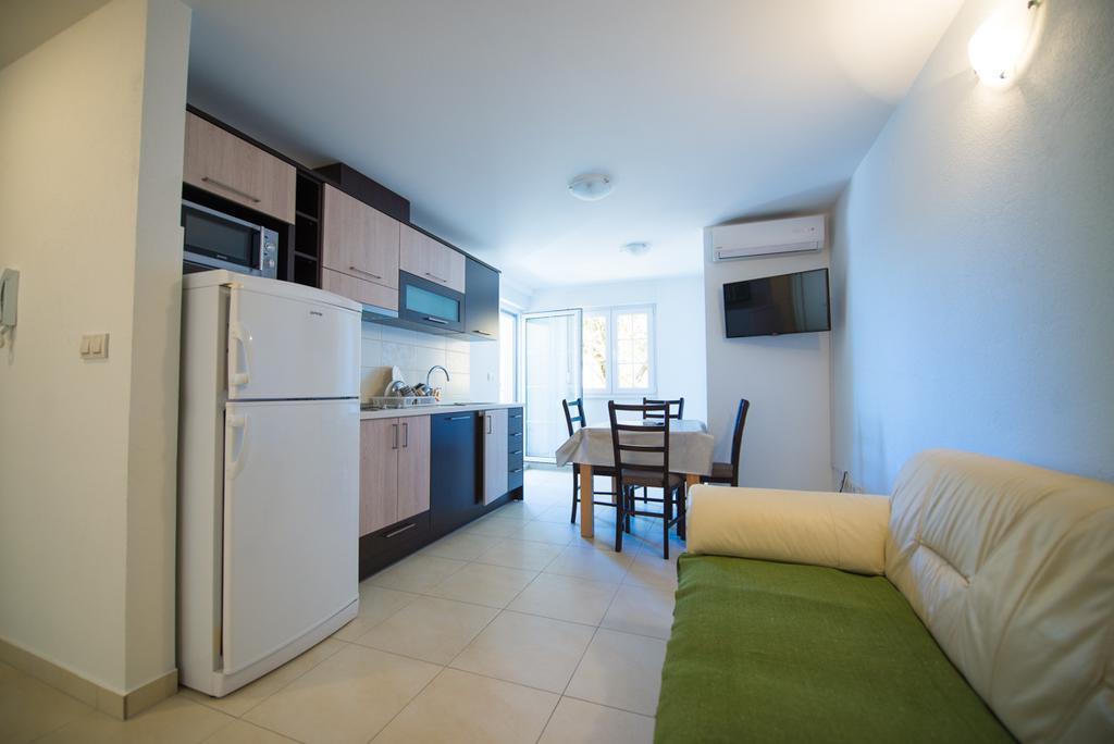 Apartments Karlo Baška Voda 部屋 写真