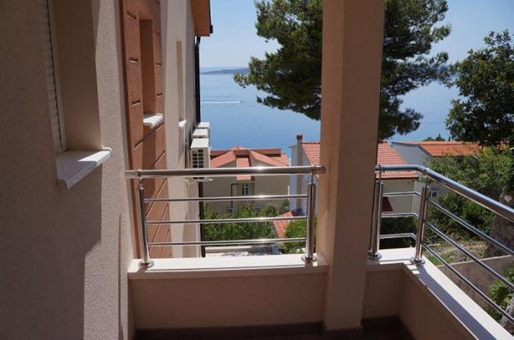 Apartments Karlo Baška Voda エクステリア 写真