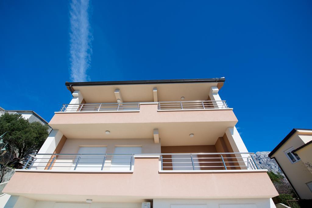 Apartments Karlo Baška Voda エクステリア 写真