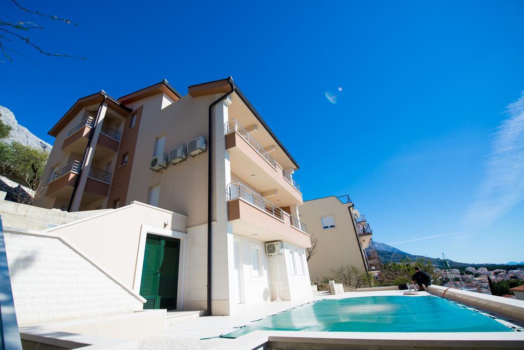 Apartments Karlo Baška Voda エクステリア 写真