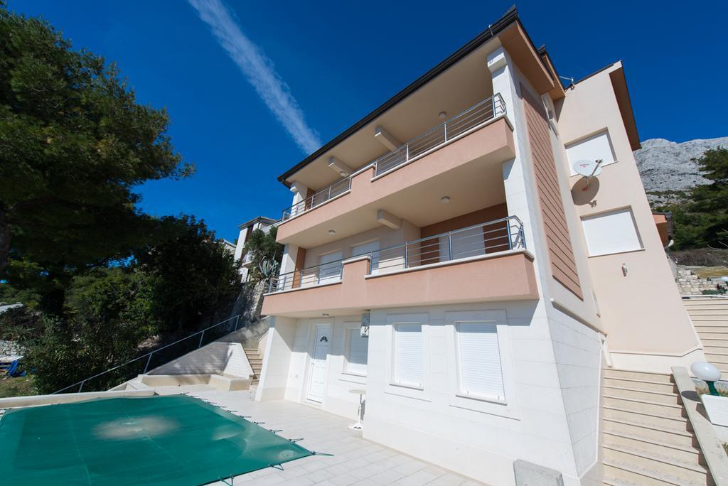Apartments Karlo Baška Voda エクステリア 写真