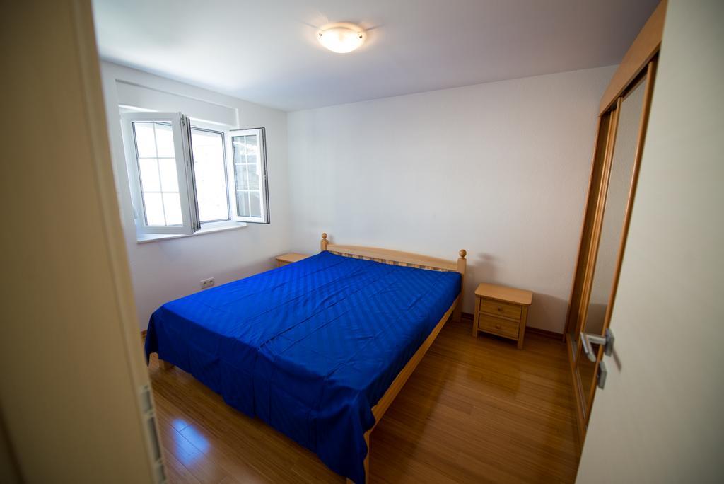 Apartments Karlo Baška Voda エクステリア 写真
