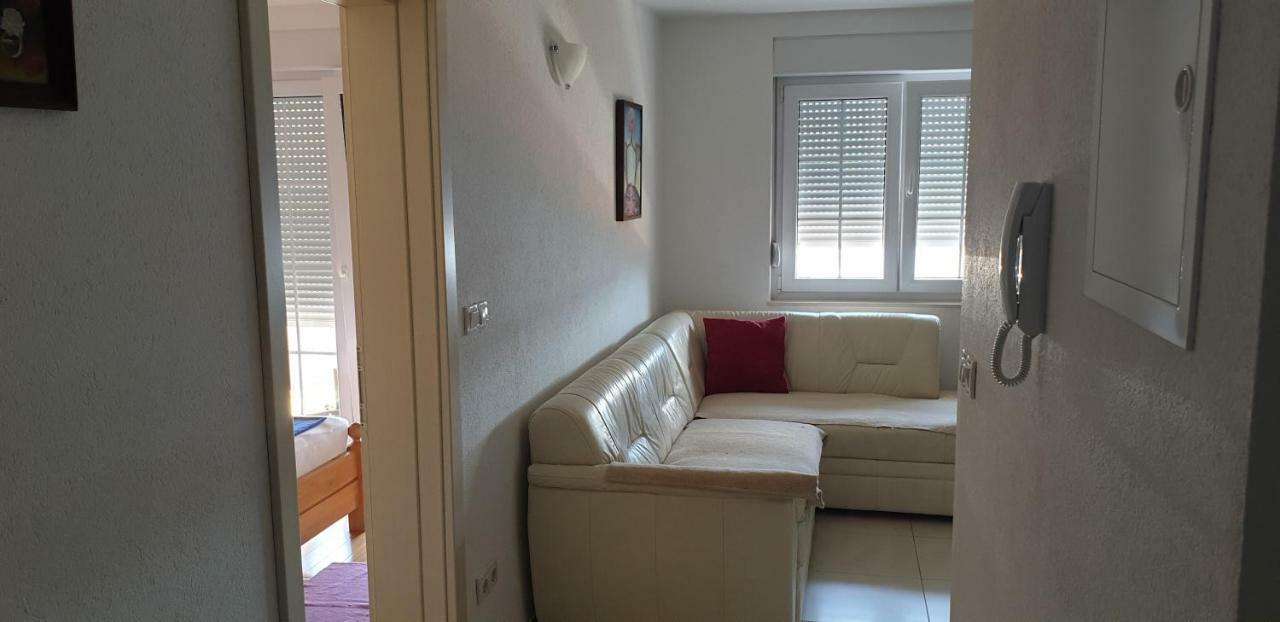 Apartments Karlo Baška Voda エクステリア 写真