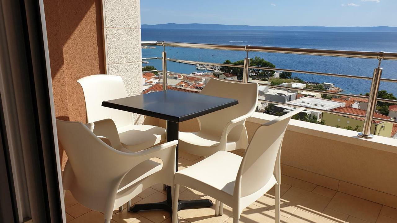 Apartments Karlo Baška Voda エクステリア 写真