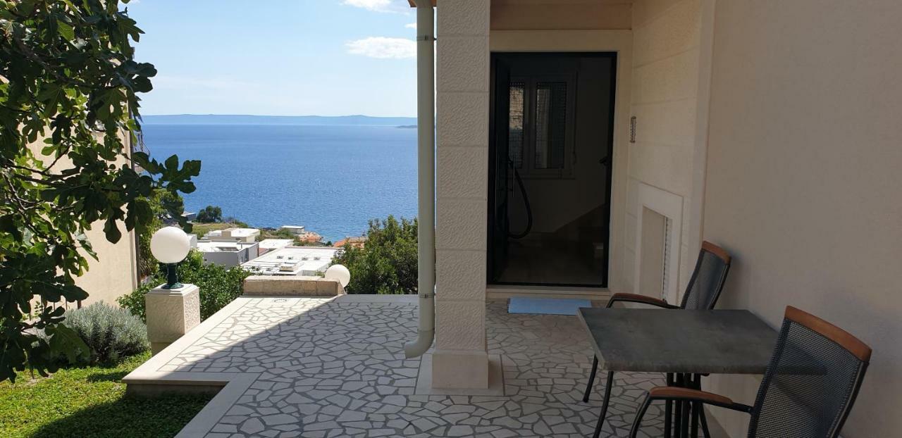 Apartments Karlo Baška Voda エクステリア 写真