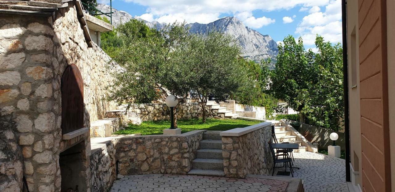 Apartments Karlo Baška Voda エクステリア 写真
